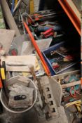 A QUANTITY OF TOOLS AND PARTS ETC TO INCLUDE HAND TOOLS, PLASTERING ITEMS ETC