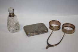 A BAG OF HALLMARKED SILVER AND WHITE METAL TO INCLUDE SILVER WISHBONE TONGS