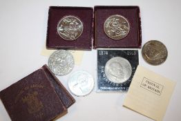 A SMALL QUANTITY OF COINS TO INCLUDE FESTIVAL OF BRITAIN COINS, FIVE POUND COIN ETC.