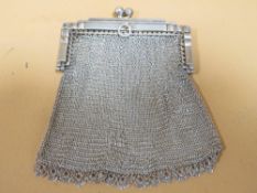 AN ART DECO CONTINENTAL SILVER COIN PURSE