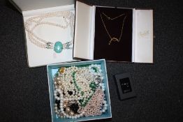 A BOX OF COSTUME JEWELLERY TO INCLUDE A SILVER, TURQUOISE AND PEARL NECKLACE