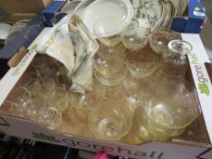A TRAY OF VINTAGE GLASSWARE
