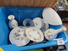 A SMALL BOX OF WEDGWOOD CERAMICS TO INCLUDE JASPERWARE, WILD STRAWBERRY ETC.