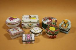 A COLLECTION OF ENAMEL PILL BOXES, TRINKET POTS ETC TO INCLUDE DELFT, HEREND, DRESDEN ETC