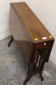 AN ANTIQUE MAHOGANY SUTHERLAND TABLE