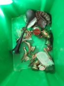 A BOX OF BRASS FIGURES, TOGETHER WITH A VINTAGE BLOW HORN ETC.
