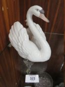 A LLADRO FIGURE OF A SWAN