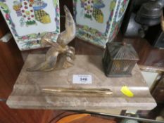 A MARBLE AND BRONZE EFFECT DESK TIDY