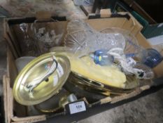 A TRAY OF ASSORTED GLASSWARE ETC.