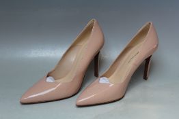 A PAIR OF KAREN MILLEN NUDE COURT SHOES, size EU 39