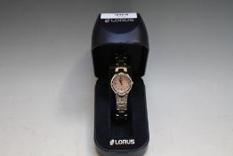 A BOXED LORUS WRIST WATCH, DIA 2.5 CM