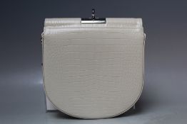A GU-DE IVORY DEMI-LUNE HANDBAG with shoulder strap, W 20 cm