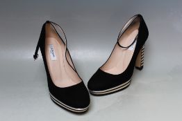A PAIR OF L.K. BENNETT SEVINA BLACK / GOLD / SILVER COURT SHOES, size EU 39 1/2