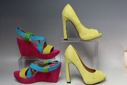 A BOXED PAIR OF LIME GREEN SUEDE PEEP TOE COURT SHOES BY ODEON, UK size 7, together with a boxed