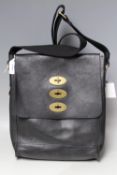 A MULBERRY BLACK LEATHER MESSENGER BAG, adjustable clip fastening, W 29 cm