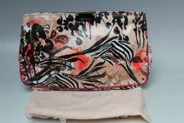 A JIMMY CHOO WASHBAG, typical all over pattern, zip fastening, dust bag, W 30 cm S/D Condition