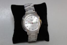 AN ARTEMIS WRISTWATCH, metallic bracelet, no box