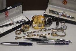 A SMALL QUANTITY OF WATCHES TO INCLUDE FRANKLIN MINT BRACELET WATCH TOGETHER WITH FOOTBALL RELATED