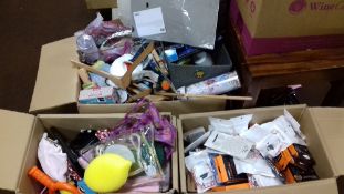 THREE TRAYS OF NEW ITEMS TO INCLUDE FITBIT WATCH STRAPS, DRINKS BOTTLES, COAT HANGERS ETC.