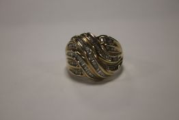 A 9 CT GOLD LADIES DRESS RING 5.25 g