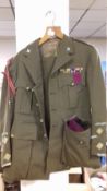 A WORCESTERSHIRE PARAS OFFICER'S DRESS TUNIC AND BERET, attached medal ribbons for WWI / WWII