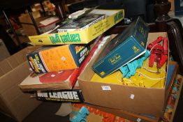 A QUANTITY OF VINTAGE CHILDREN'S TOYS AND GAMES