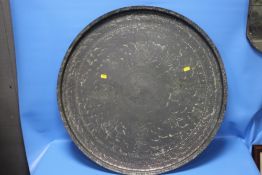 AN ANTIQUE OTTOMAN / ISLAMIC DECORATED METAL TRAY, D 69 CM