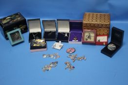 A TRAY OF JEWELLERY TO INCLUDE A SILVER CHARM BRACELET