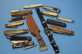 A COLLECTION OF POCKET KNIVES AND OTHERS TOGETHER WITH PART OF A WOODWIND INSTRUMENT