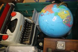 A TRAY OF SUNDRIES TO INCLUDE A VINTAGE SKY BARONET RADIO, A PIGEON CLOCK, A BAKELITE CAMERA, A