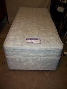 A SLEEPMASTERS SINGLE TWO DRAWER DIVAN BED