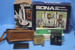 A QUANTITY OF COLLECTABLES TO INCLUDE A CHUBB & SON QUEEN'S DOLLS HOUSE MONEY BOX, A SONA TEA SET