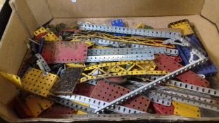 A TRAY OF ASSORTED MECCANO (TRAY NOT INCLUDED)
