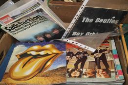 A BOX OF POP MUSIC MEMORABILIA INCLUDING ROLLING STONES AND BEATLES BOOKS, A COLLECTION OF VINTAGE