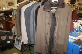 A QUANTITY OF MEN'S COATS AND JACKETS