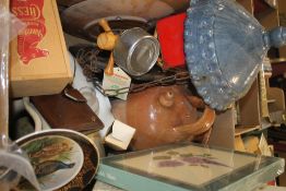 A TRAY OF CERAMICS AND SUNDRIES TO INCLUDE STONEWARE POTS (TRAY NOT INCLUDED)