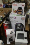 A QUANTITY OF ELECTRICAL GOODS TO INCLUDE A BLUETOOTH JUKE BOX STATION, AN AIR FRYER, A COFFEE MAKER