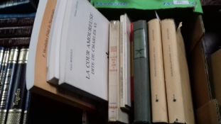 A COLLECTION OF SPANISH BOOKS ON HERALDRY TO INCLUDE FAUSTINO MENENDEZ PIDAL DE NAVASCUES (ED.) - 