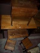 AN OAK DROPLEAF TROLLEY, AN OAK DESK AND AN OAK THREE PIECE NEST OF TABLES A/F