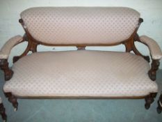 AN EDWARDIAN SOFA WITH CARVED DETAIL.