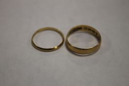 TWO 22 CT GOLD RINGS, W 3 g