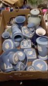 A TRAY OF MAINLY BLUE & WHITE JASPERWARE (TRAY NOT INCLUDED)