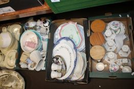 A TRAY OF CERAMICS TO INCLUDE POOLE POTTERY, DUCAL, CARLTONWARE ETC., A TWENTY THREE PIECE NEWHALL