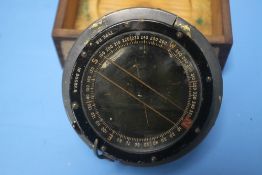 A CASED MILITARY COMPASS IN ORIGINAL BOX TYPE P8