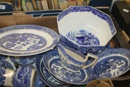 A TRAY OF BLUE & WHITE CHINA TO INCLUDE WEDGWOOD (TRAY NOT INCLUDED)