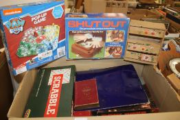 A BOX OF CHILDREN'S GAMES TO INCLUDE A WADDINGTONS LEXICON CARD GAME