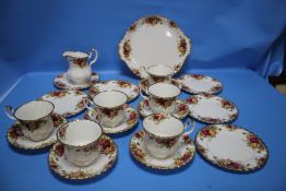 A COLLECTION OF ROYAL ALBERT 'OLD COUNTRY ROSES' (20)