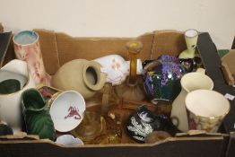 A TRAY OF CERAMICS TO INCLUDE VASES (TRAY NOT INCLUDED)