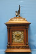 AN OAK CASED MANTEL CLOCK