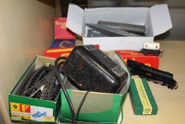 A COLLECTION OF MODEL RAILWAY ACCESSORIES TO INCLUDE TRI-ANG, HORNBY DUBLO, DINKY ETC.